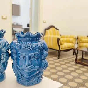 https://duhome-apartment-in-the-heart-of-catania.taorminaitalyhotels.com